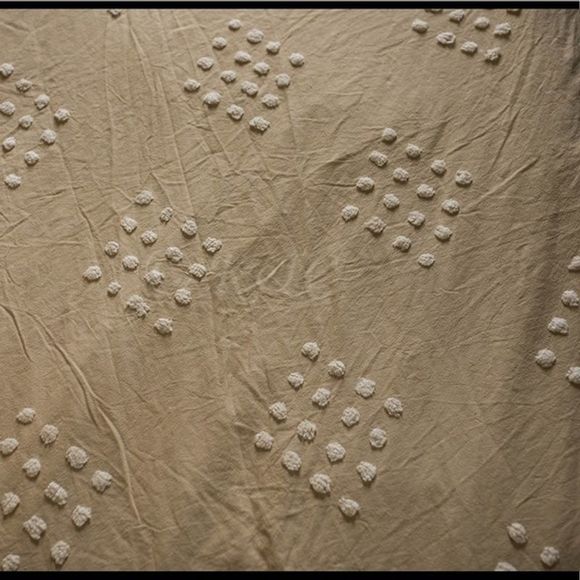 Urban Outfitters Tufted Dot Duvet Cover Fawn Queen - Picture 5 of 6